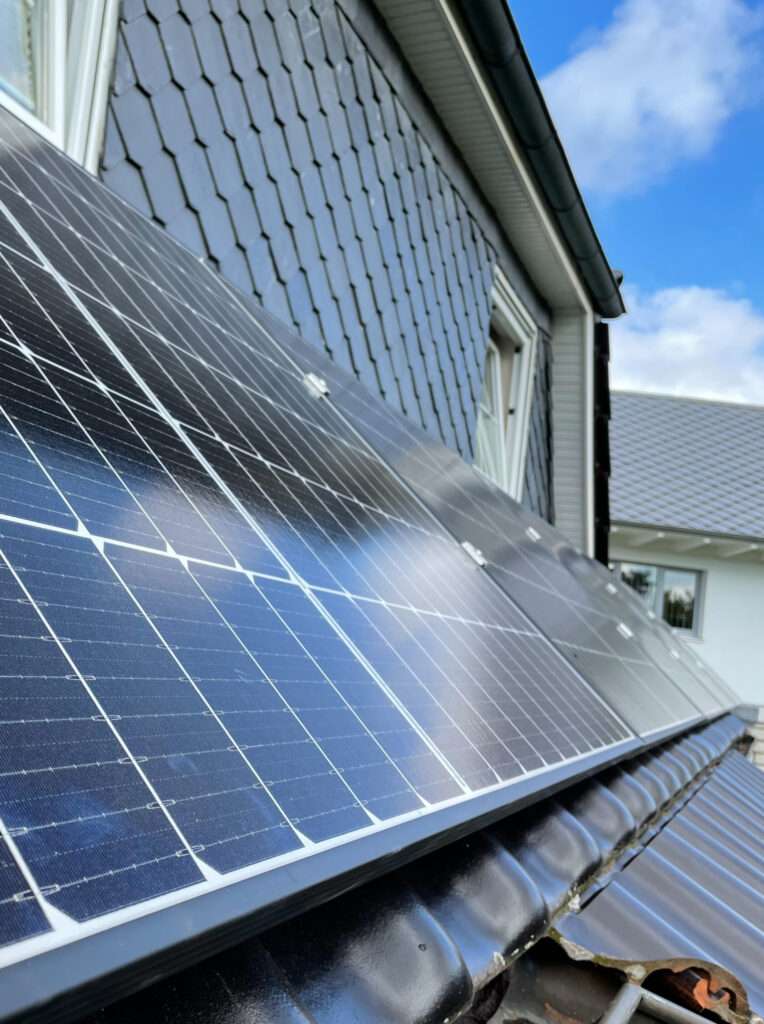 Bremen Nicht jedes Dach ist optimal für eine PV, doch wenn es eng wird kann man die Module auch quer legen.